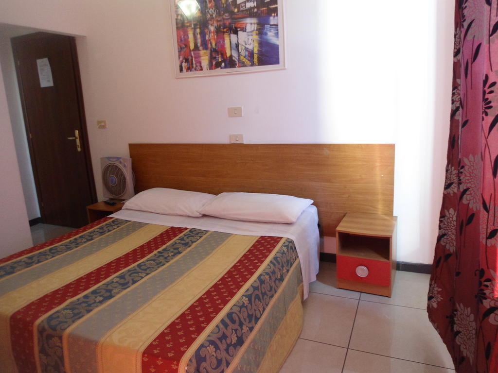 Hotel Houston - Esclusivamente Turistica - Not For Business Or Workers *