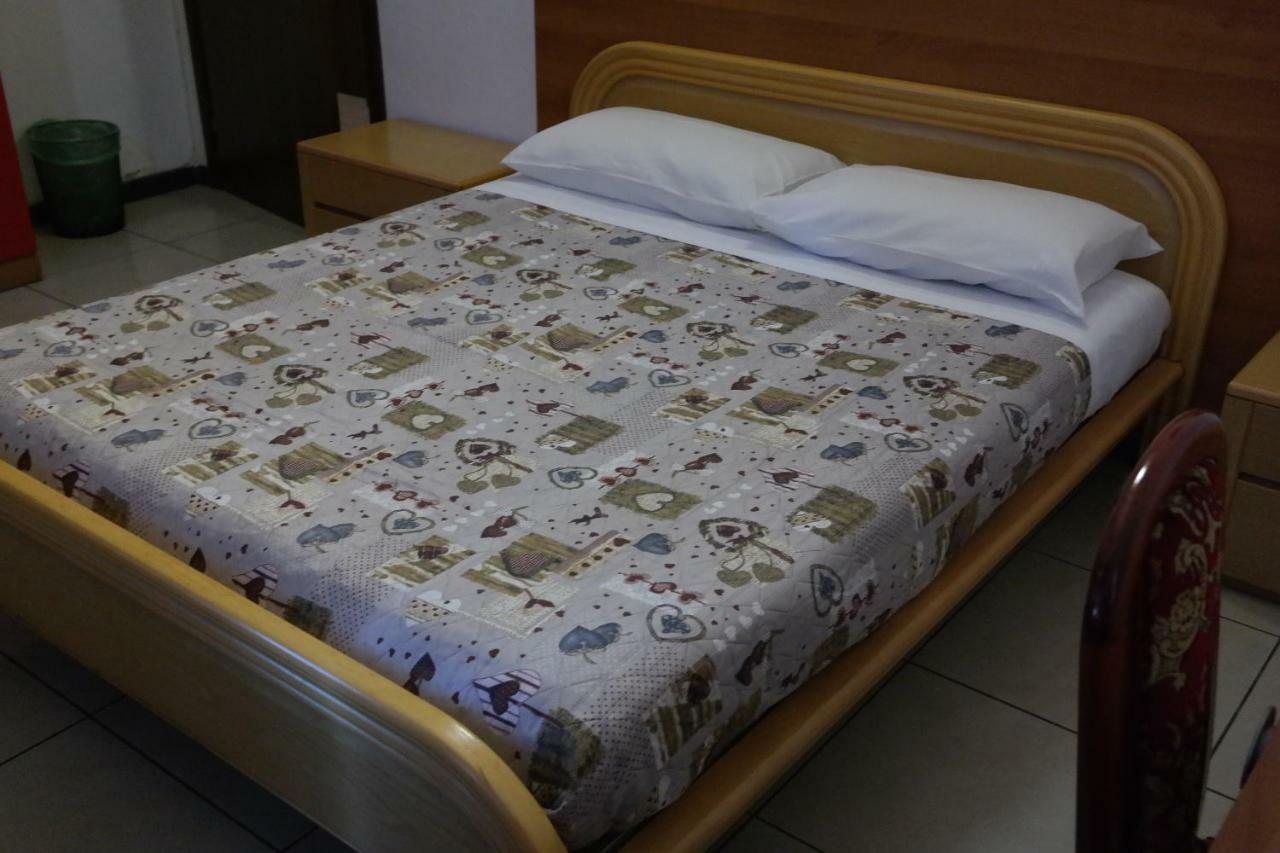 Houston - Esclusivamente Turistica - Not For Business Or Workers Hotel Livorno