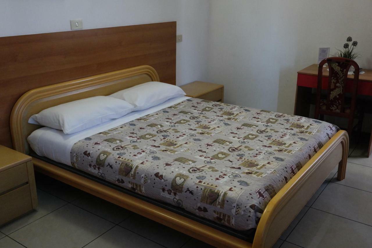 Hotel Houston - Esclusivamente Turistica - Not For Business Or Workers Livorno