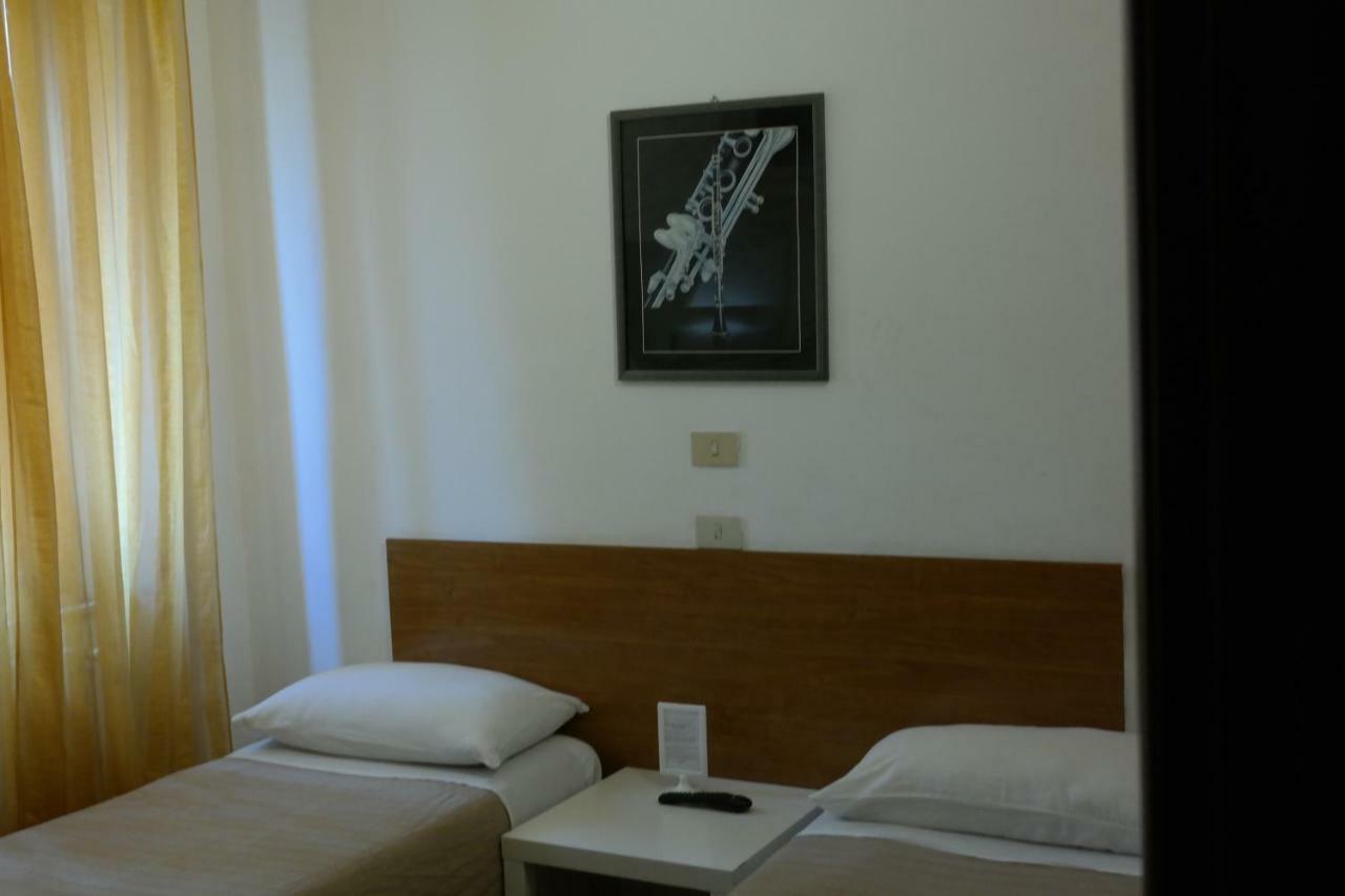 Hotel Houston - Esclusivamente Turistica - Not For Business Or Workers Livorno