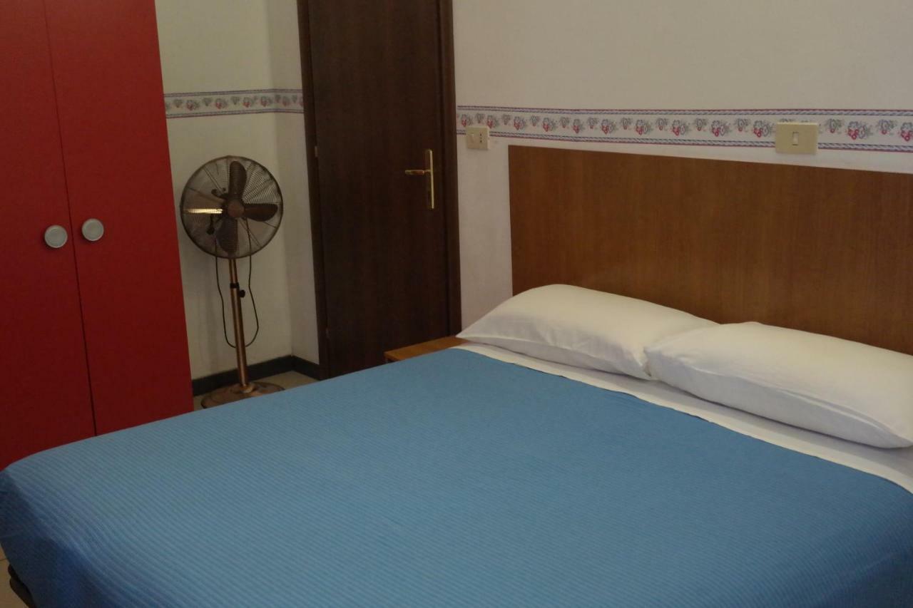 Houston - Esclusivamente Turistica - Not For Business Or Workers Hotel Livorno