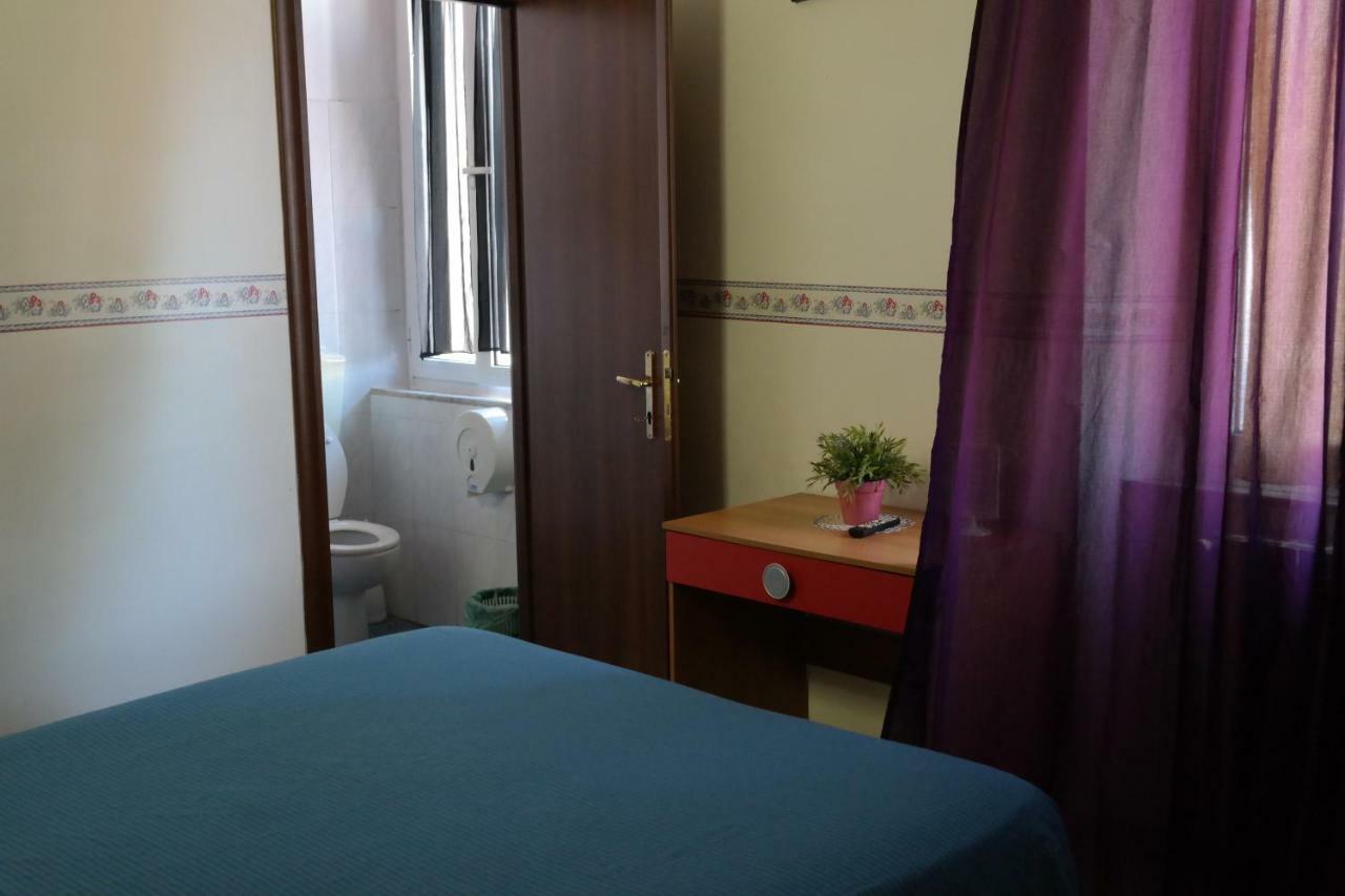 Houston - Esclusivamente Turistica - Not For Business Or Workers Hotel Livorno