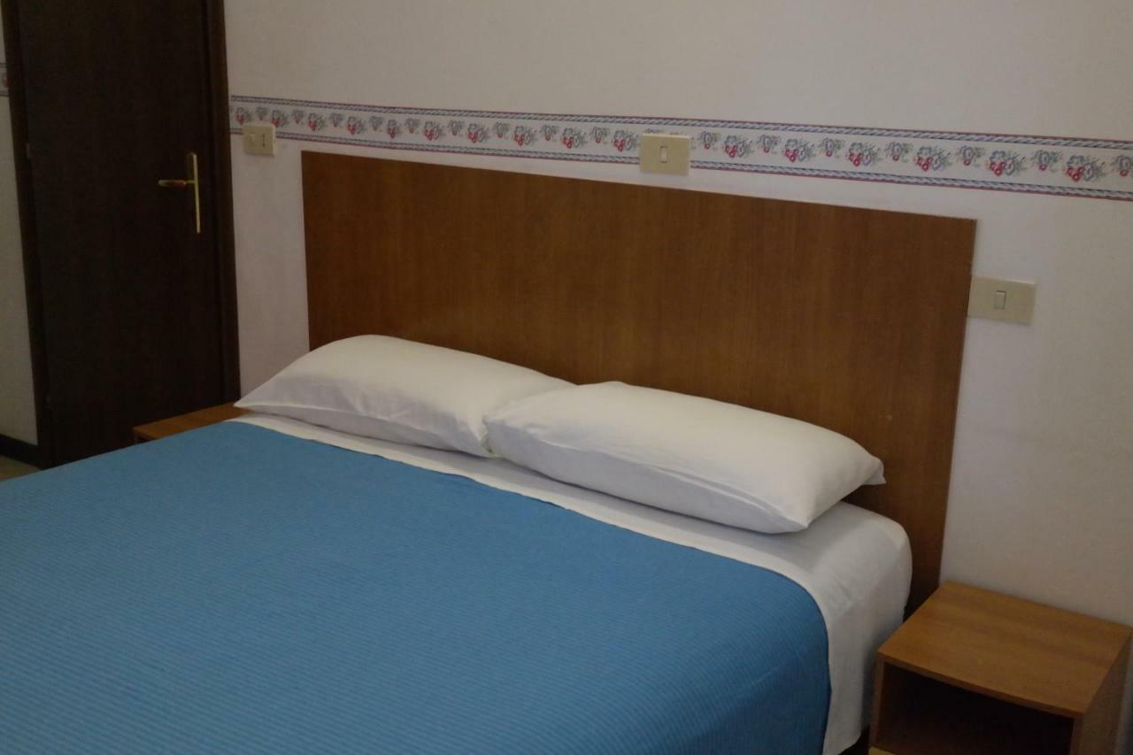 Hotel Houston - Esclusivamente Turistica - Not For Business Or Workers Livorno