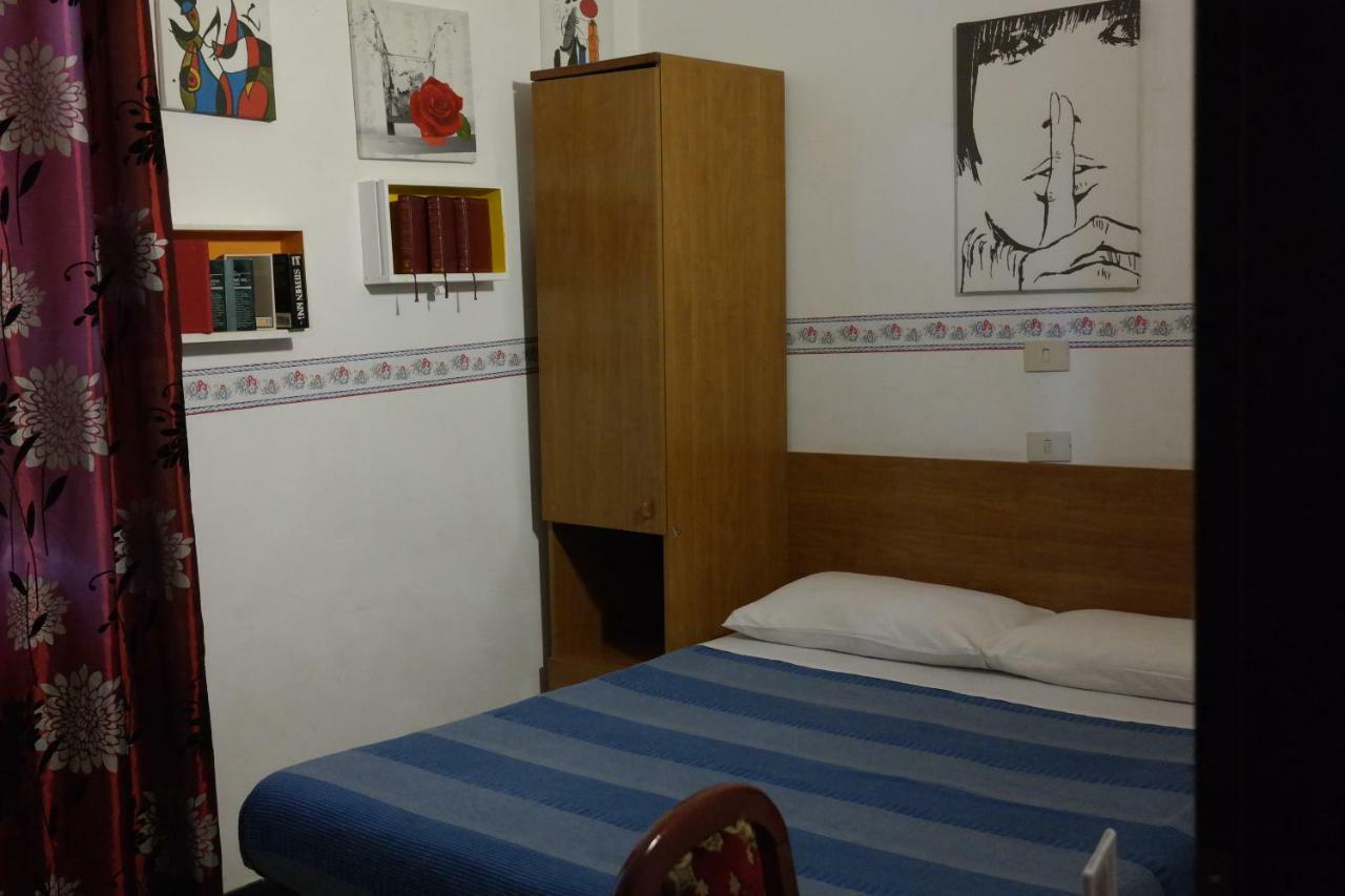 Houston - Esclusivamente Turistica - Not For Business Or Workers Livorno