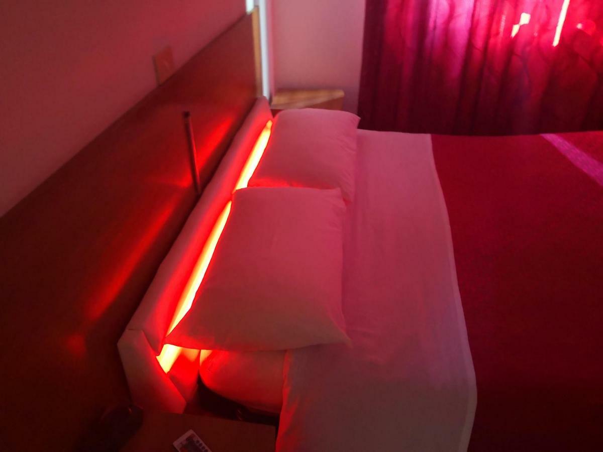 Hotel Houston - Esclusivamente Turistica - Not For Business Or Workers Livorno