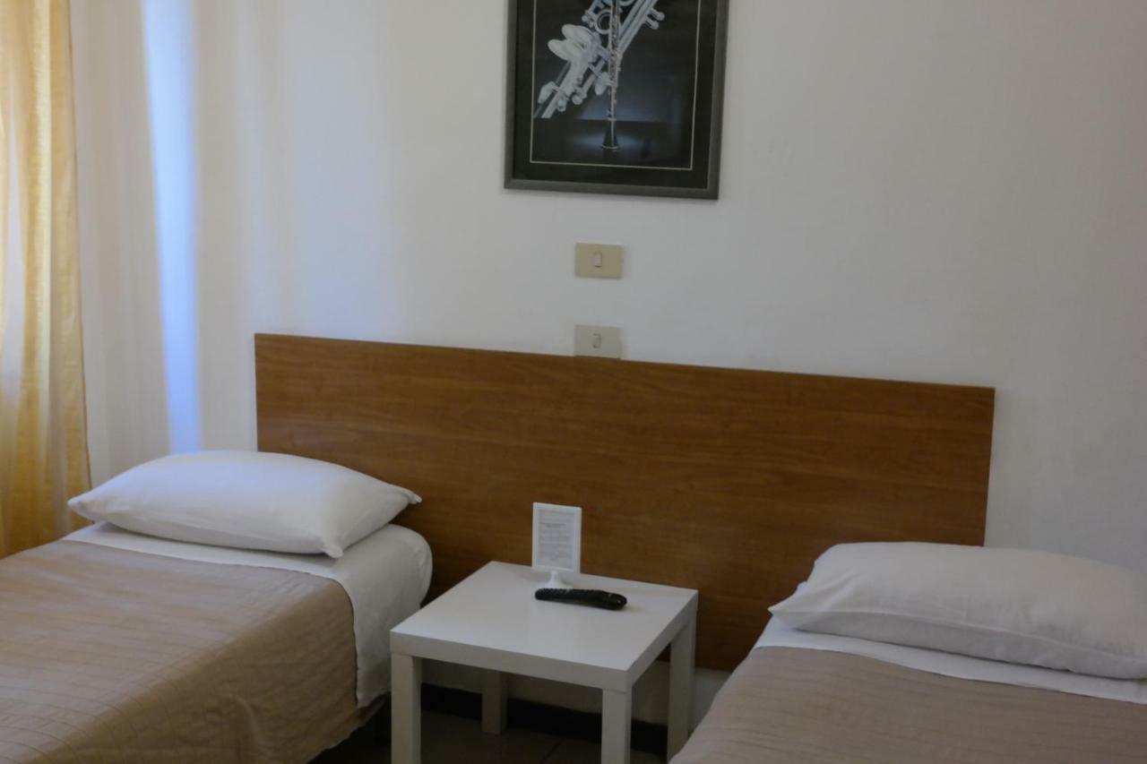 Hotel Houston - Esclusivamente Turistica - Not For Business Or Workers Livorno
