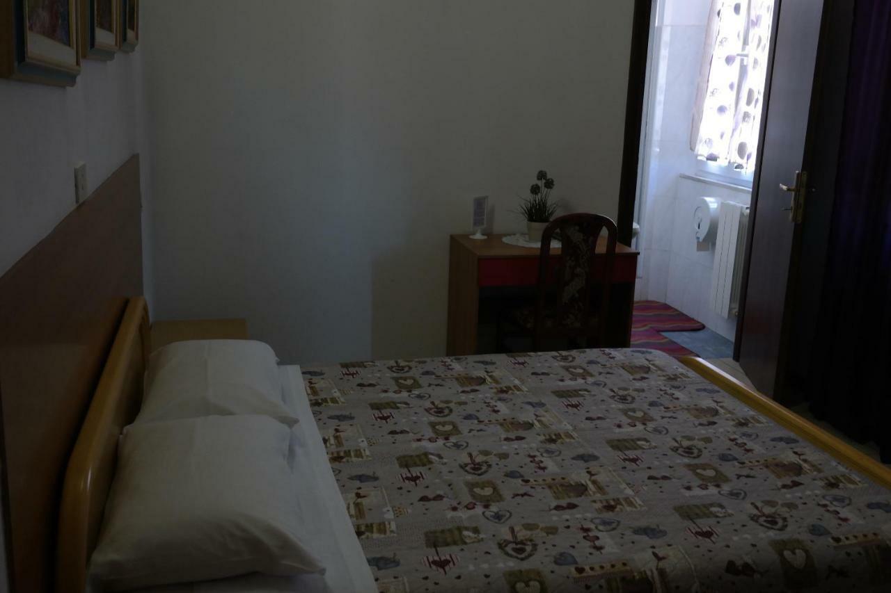 Houston - Esclusivamente Turistica - Not For Business Or Workers Hotel Livorno