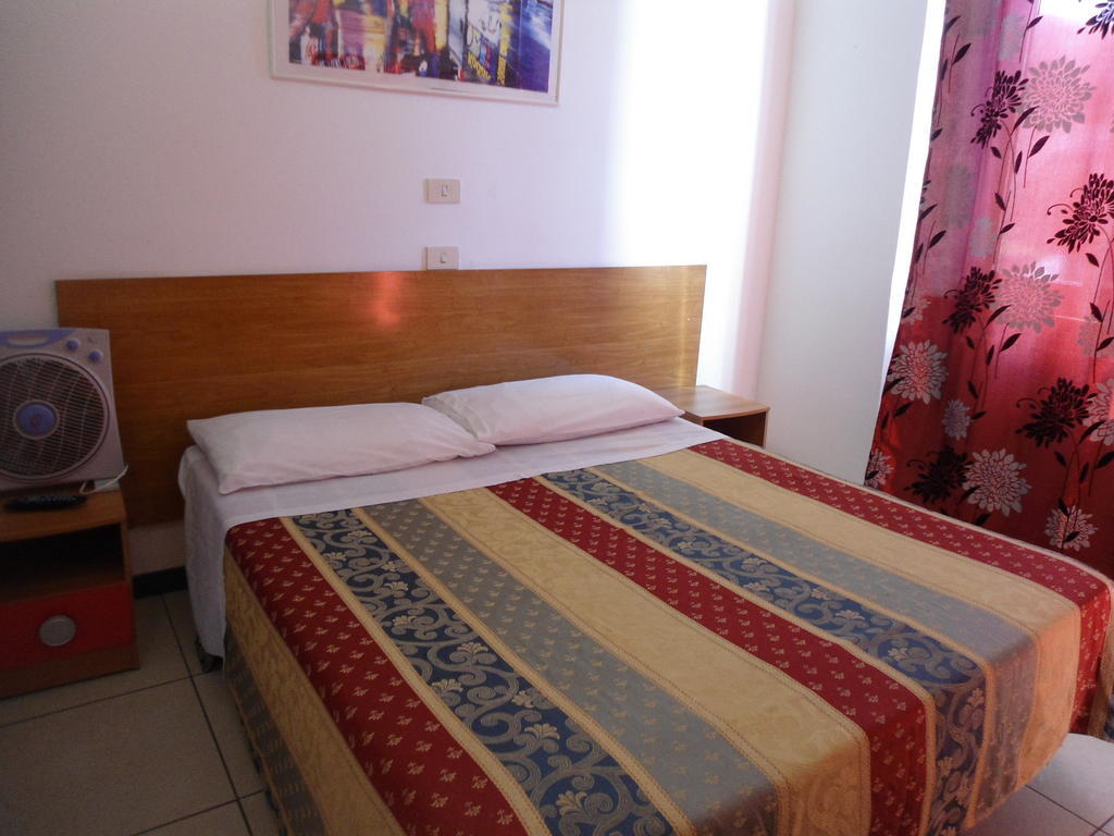 Hotel Houston - Esclusivamente Turistica - Not For Business Or Workers *