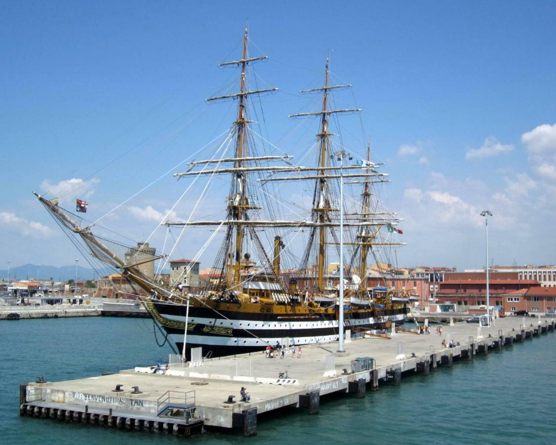 Houston - Esclusivamente Turistica - Not For Business Or Workers Livorno