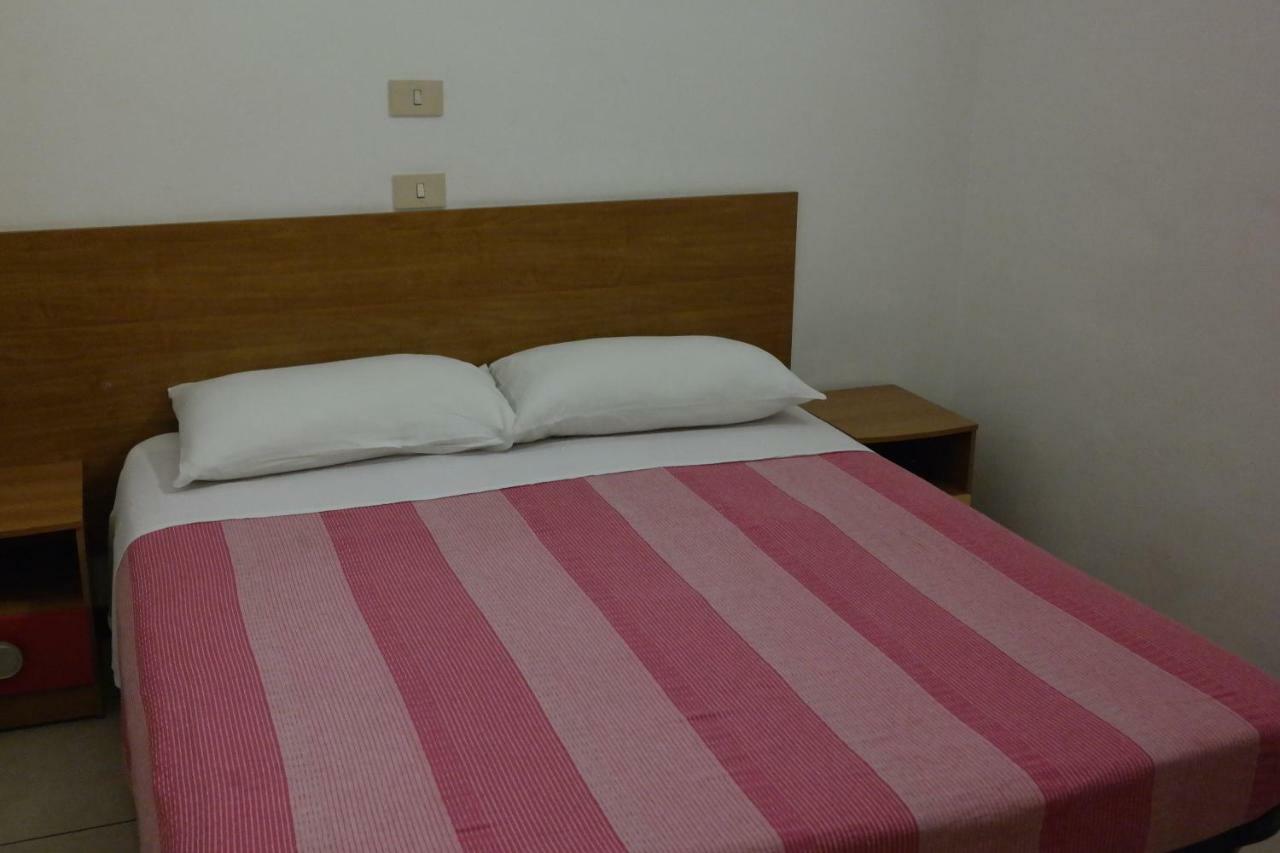 Houston - Esclusivamente Turistica - Not For Business Or Workers Hotel *